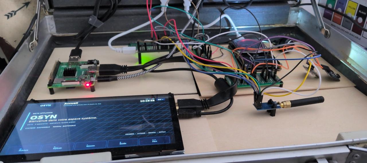 OSYN prototype with its touchscreen, Raspberry Pi and electronic modules
